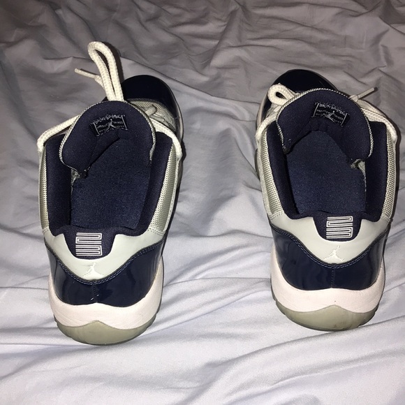 Air Jordan 11 Retro Low Georgetown - Picture 4 of 8
